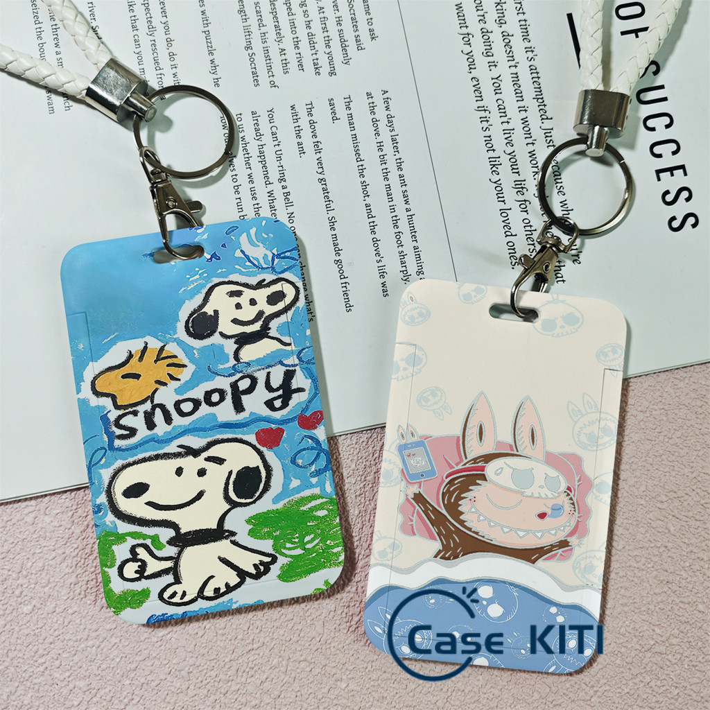 

ID Card Holder Motif Shoppy LABUBU Mode Trendi Warna warni Tahan Guncangan Lembut Pop Mart Korea Tempat Pelindung Kartu Nama Photocard Sekolah Kantor Photocard Photo Card CASE KITI