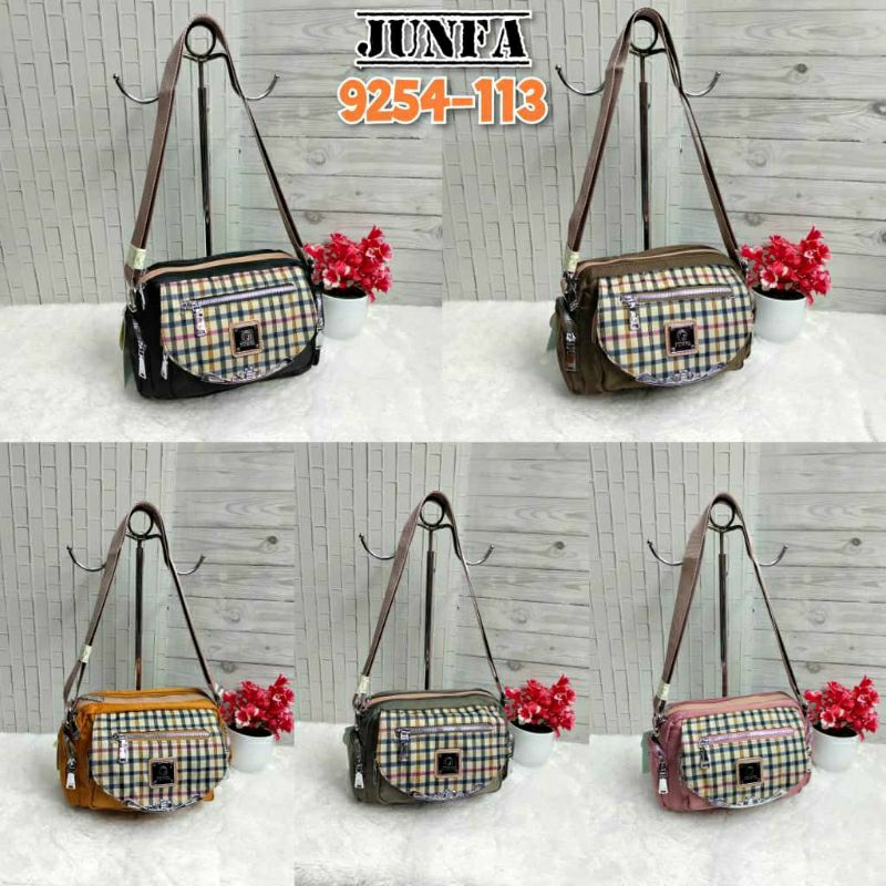 Tas Wanita Tas Selempang Junfa 9254-113 bahan Parasut. Tas Junfa Import.
