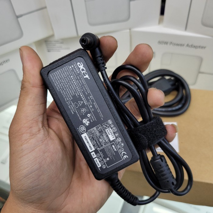 Adaptor Charger Laptop Acer Z3 Series Z3-451 Z3-451/8 ( 19V - 2.1A ) -NETSTAR