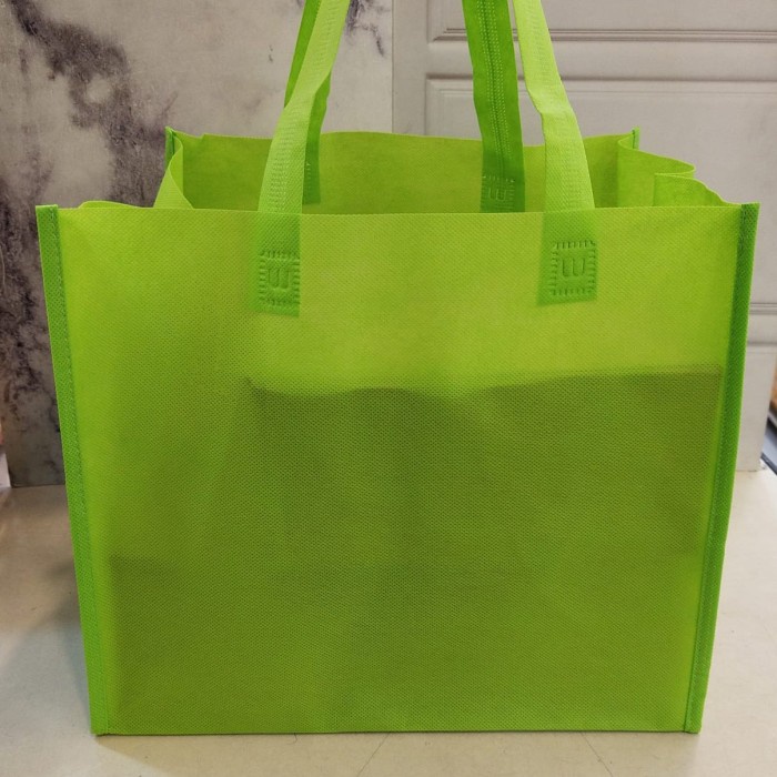 

Goodie bag bahan spoundbond UK.32x27x26cm/tas souvenir 1pak isi 12pcs - Putih