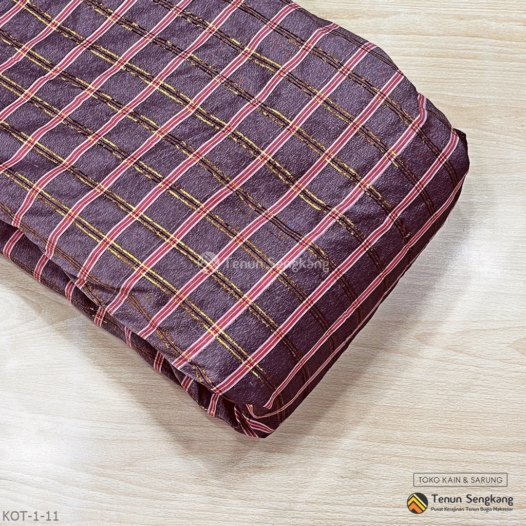 Kain Tenun Kotak Salem Kehitaman Sutra Bugis Makassar Bervariasi Benang Cahaya Gold - Tenun Sengkang