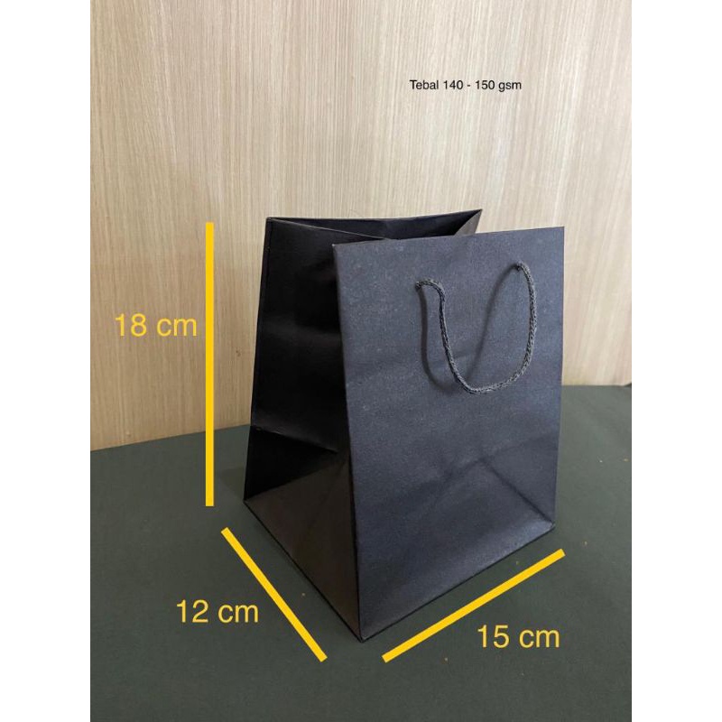 

NEEDS By NL Paperbag polos Donat Hitam