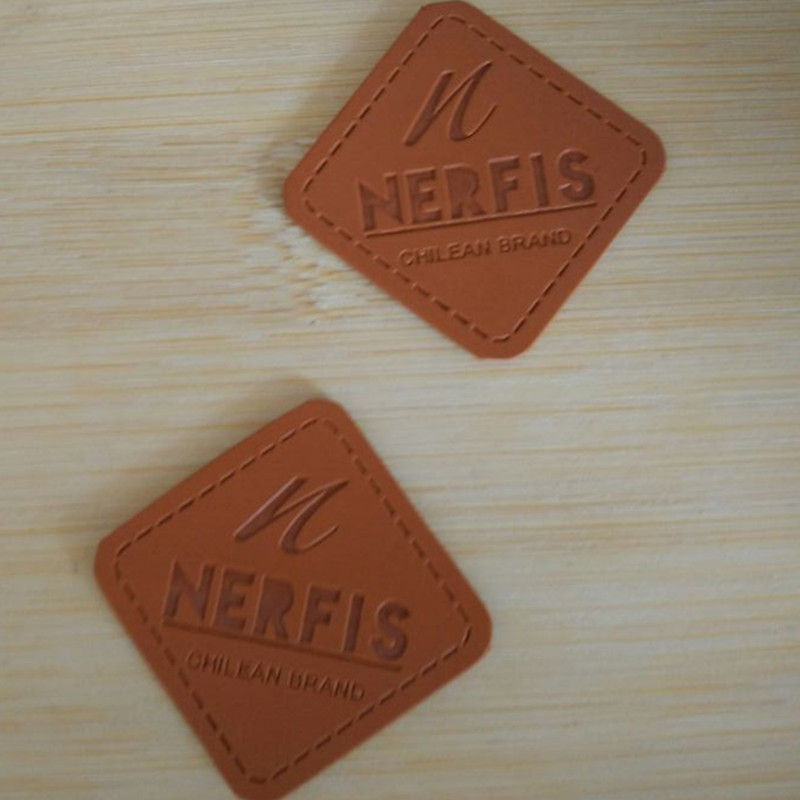 

500pcs Custom Pu leather Labels 3 * 3 cm embossed label Brown Clothing Label