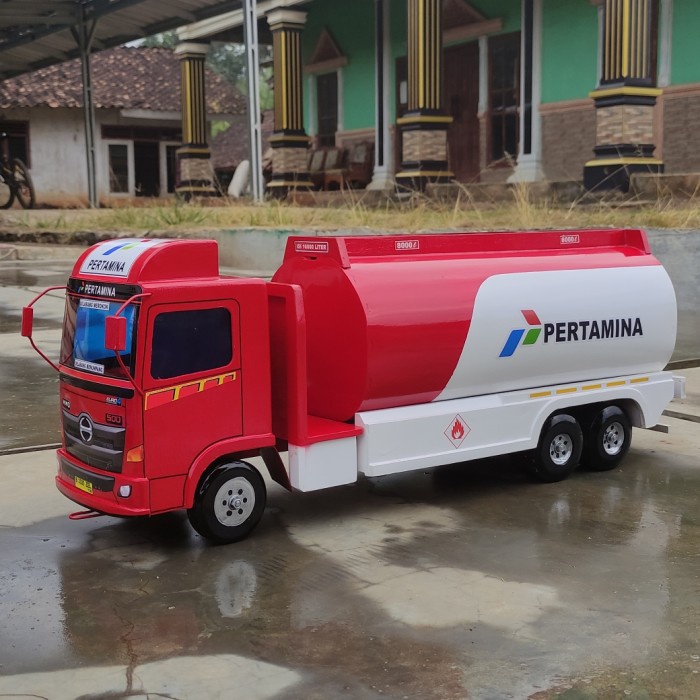 Miniatur mobil truck tangki Fuso kayu truk tangki oleng besar murah - BIRU- PUTIH, standar polos