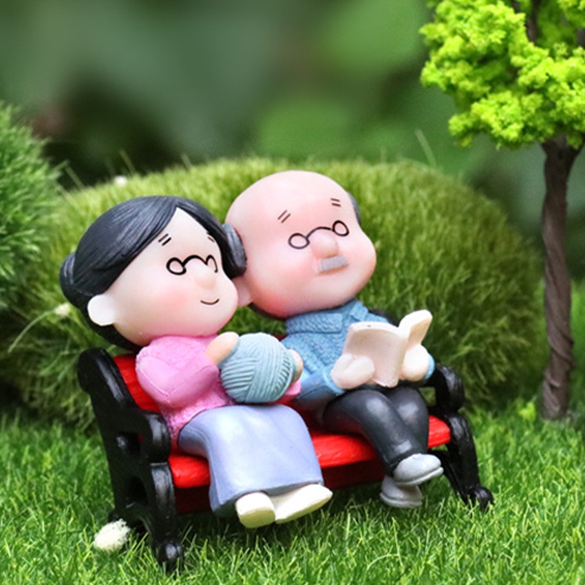Mainan Miniatur Pasangan Kakek Nenek Untuk Dekorasi Taman Bonsai / Rumah Boneka