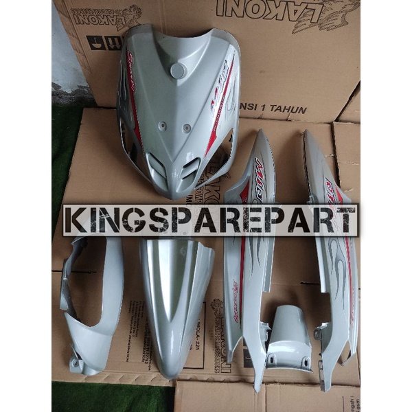 TERMURAH Cover body full halus Yamaha mio sporty 2003-2007 silver plus striping