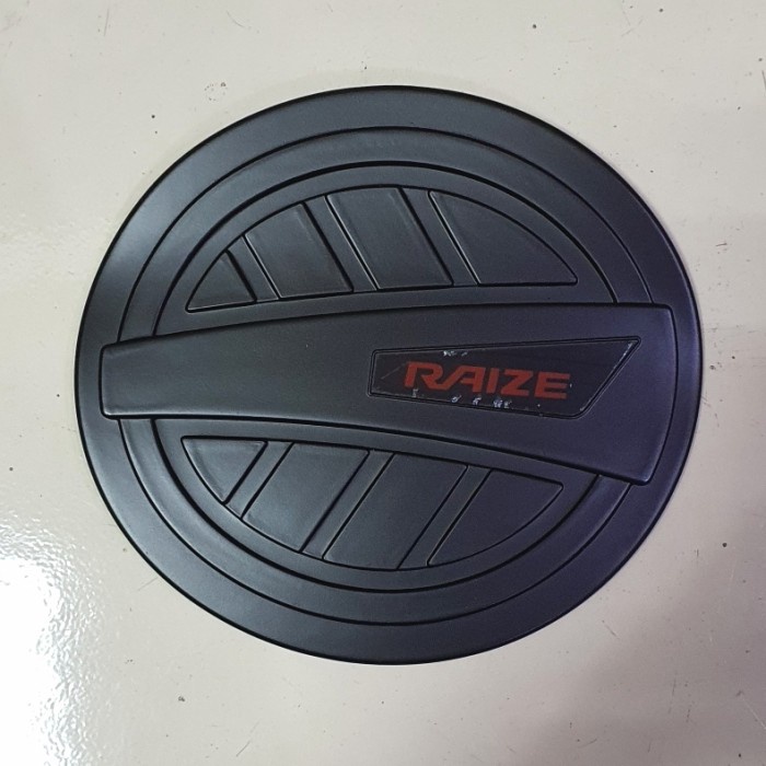 Tank cover hitam doff model elegant toyota Raize 2021. Aksesoris mobil