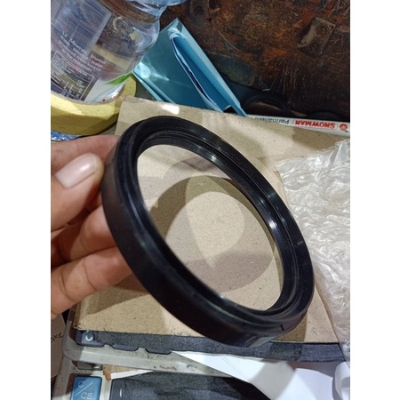 seal kruk as belakang Toyota Dyna 110 125 130 HT st