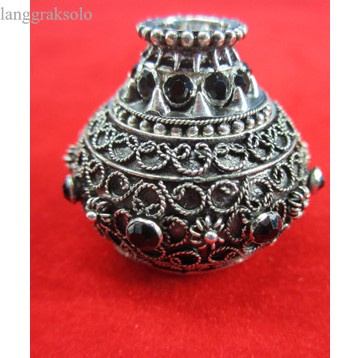 

Mendak Selut Keris Motif Jogja Sepuh Perak dan Emas antik