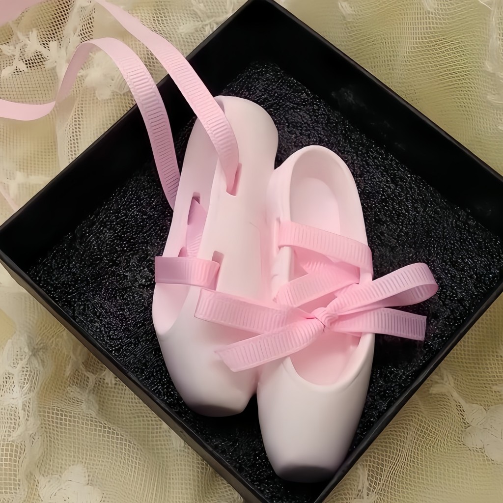 

Shoes Plaster Mold DIY Handmade Gypsum Pendant Silicone Mold Valentine's Day DIY Decoration Aromatherapy Candle Mold