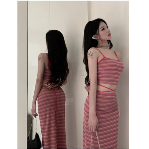 Crop Top dan Rok Midi Panjang (1 SET) Sebetis model Pensil Knit Pink Motif Garis - Dres Gaun Pakaian