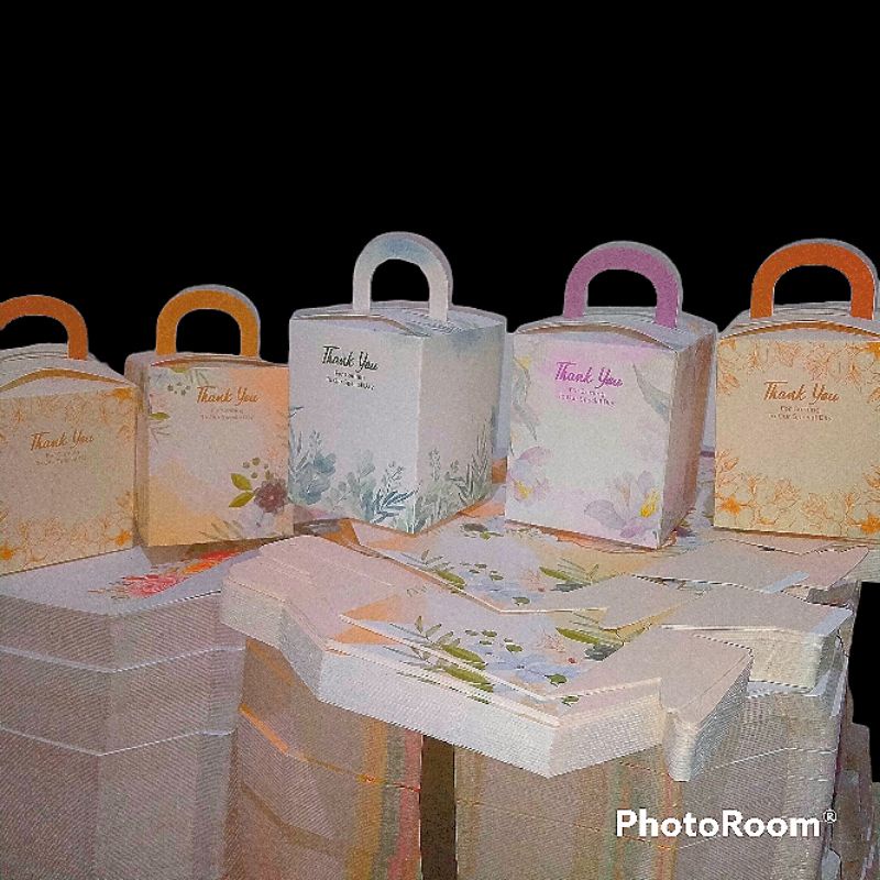 

Box souvenir 9x9x11 Fullcolor (Mocca,Birumuda,Ungu muda, Gold Flower,Pink Peach)