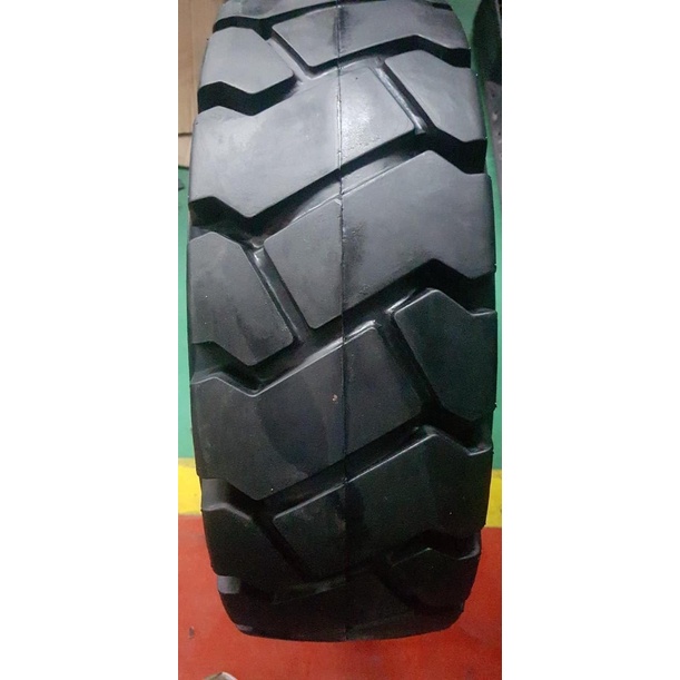 Ban Forklift Ukuran 650-10 DIAMOND SOLID TIRE Ban Solid/Ban Mati untuk Forklift ukuran 6.50-10