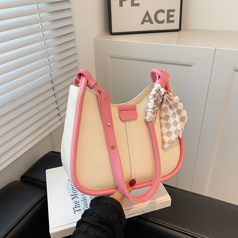 Large capacity bag for women