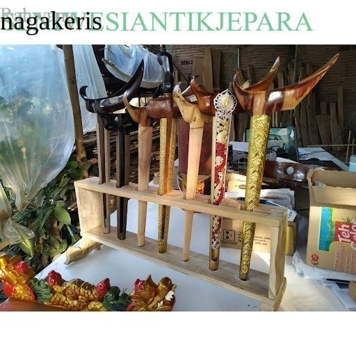 

GROSIR Jagrak keris minimalis garapan alus bahan full jati Isi 7 Antik terbaru