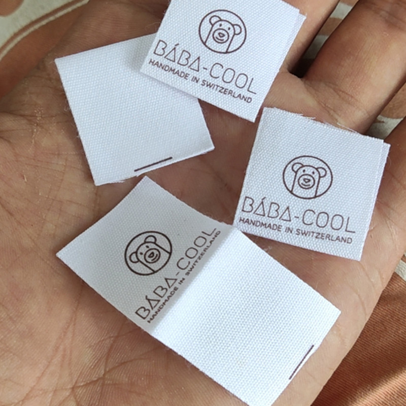 

500PCS Custom Print Clothing Labels 2.5 * 5.7 cm Loop fold Pure white cotton cloth Brown garment label