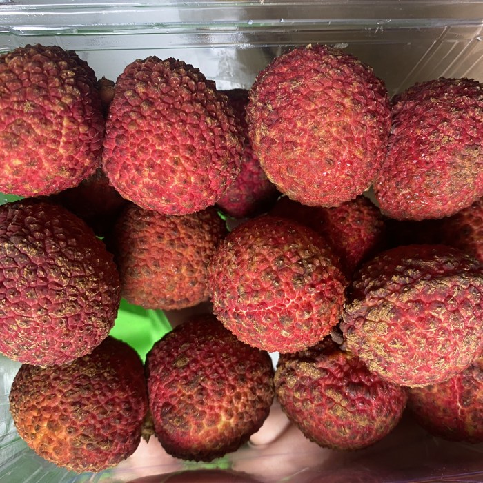 

Red lychee sweet | super promo Buah leci merahmanis tanpa biji 500 grm