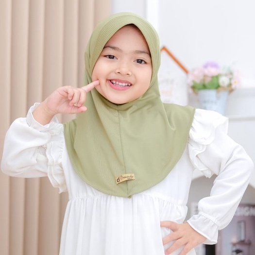 RECOMMENDED SS - KERUDUNG JILBAB ANAK NAMIRA SPORT USIA 3-6TH BY DESMONDA HIJAB BAHAN JERSEY BALON