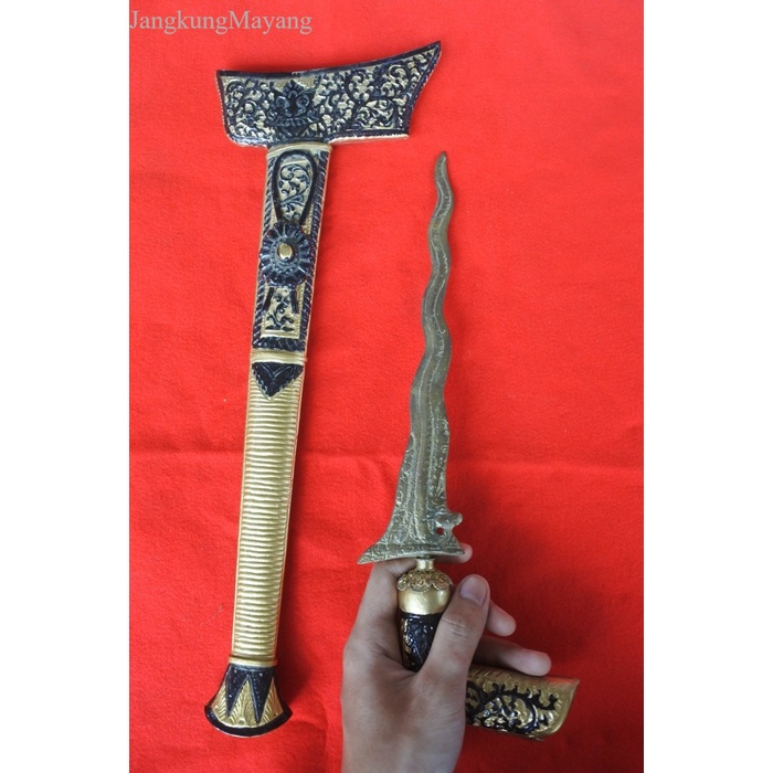 

Keris nagasasra kuningan warangka bugis wfn8034 antik