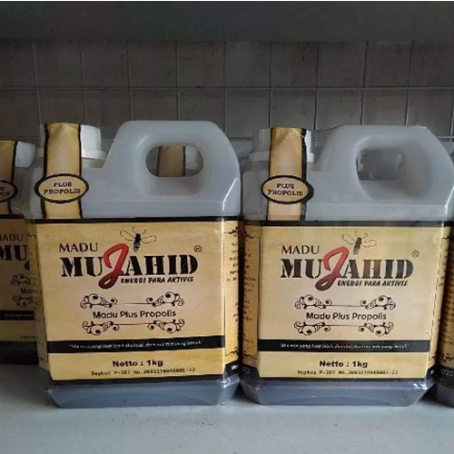 

Madu Mujahid Plus Propolis | Madu Penambah Energi | Mujahid Hitam Super 1 Kg (Kemasan Baru) Asli | Original DIJAMIN ORIGINAL