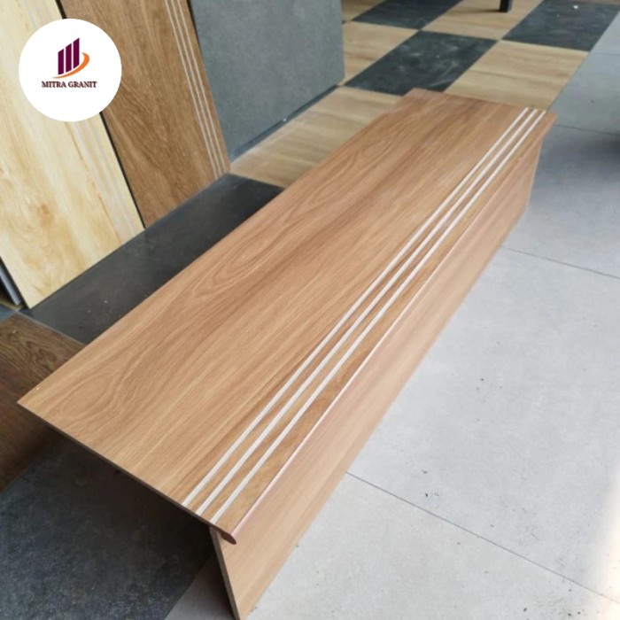 TANGGA GRANIT DOUBLE BAVEL MOTIF KAYU 30X110 CUSTOM