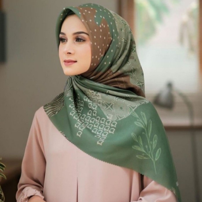 Hijab Segiempat Motif Paula Hijau Jilbab Segiempat Deenay