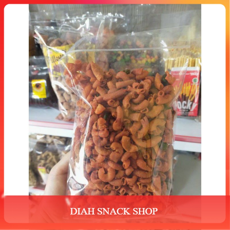 

Makaroni pedas Daun Jeruk cemilan kiloan makanan ringan 250gr