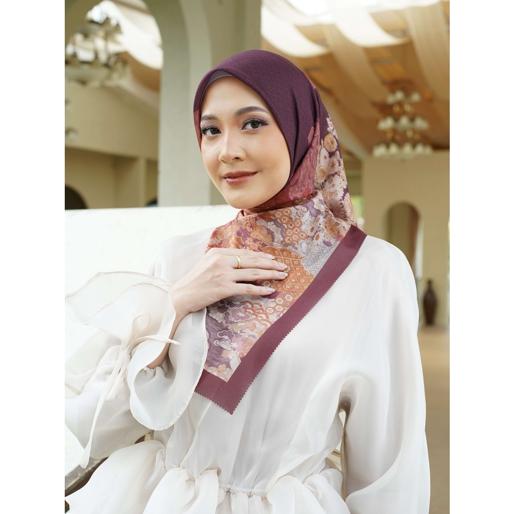 Hijab Voal Dewasa  Premium HANA in Deep Brown - Scarf Motif Yara Scarves Original | Segi Empat Adem 