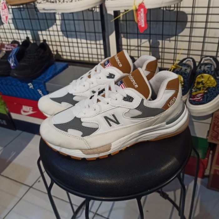 Terbaru Sepatu Sneakers Hitam Grey Nb 992 Usa Made Vietnam - Putih Orange, 40