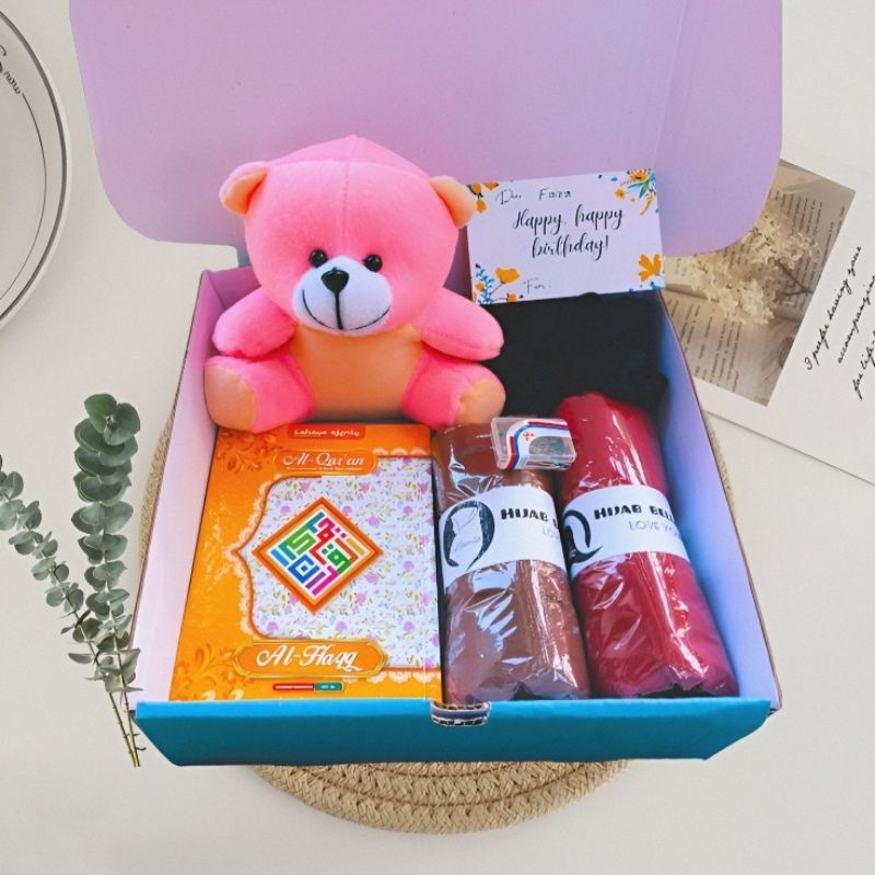 

HAMPERS CEWEK MUSLIMAH | KADO ULTAH