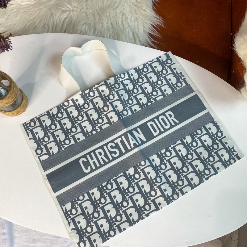 

Shopping Bag Dior Goodie Bag C.D. Motif Bahan Lemes Pembungkus Kado Tas