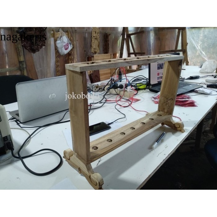 

Jagrak keris minimalis kayu jati murah termurah