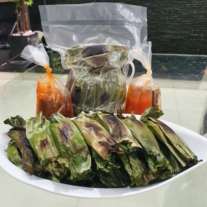 

OTAK-OTAK IKAN BAKAR + SAMBAL KACANG + SAUS MERAH (isi 25pcs)