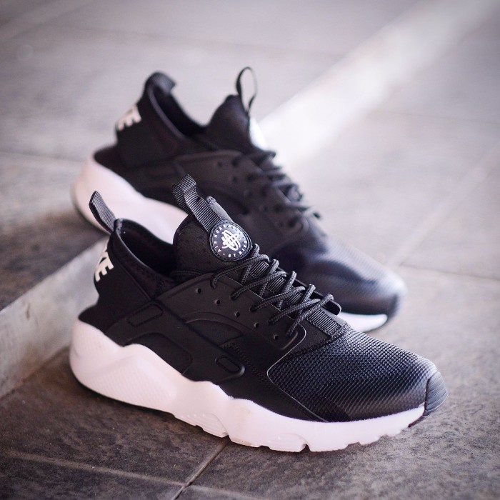 Sepatu N1KE AIR HUARACHE ORIGINAL BLACK WHITE