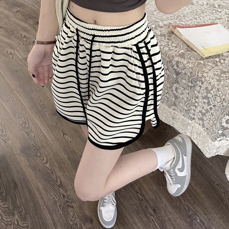 FRIDAY OUTFIT_CELANA PENDEK WANITA- MIA SHORTPANT