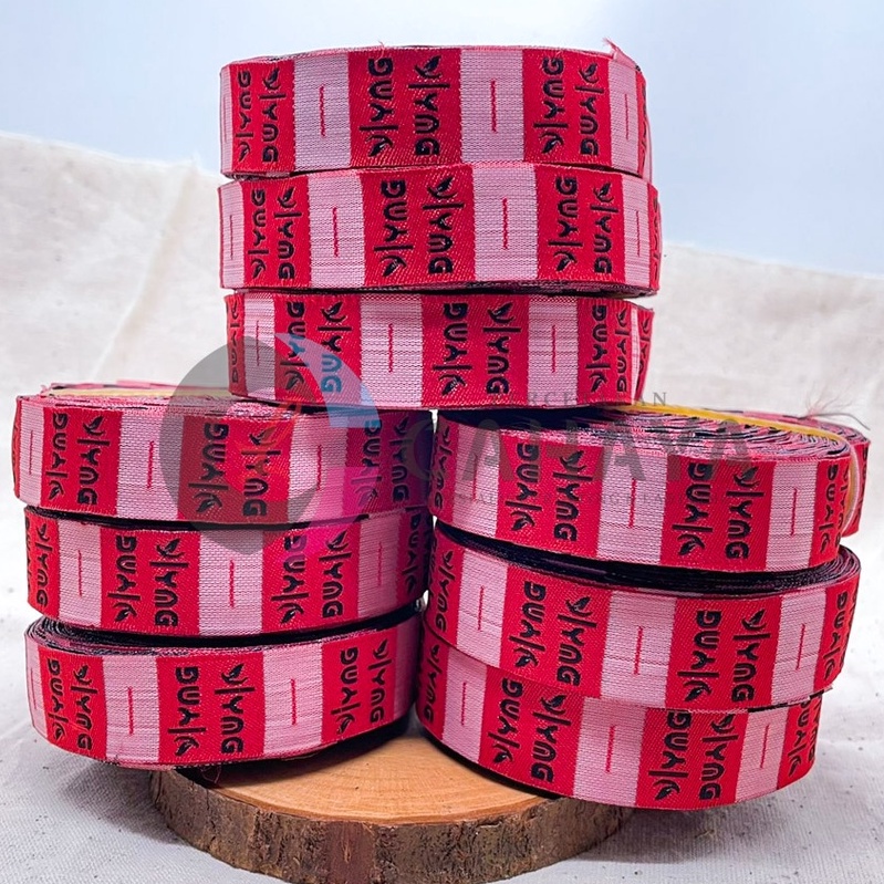 

1.5x4 cm Label Woven Damask / Label Baju Rajut / Label Bordir / Label Baju / Label Celana / Label Murah Free Desain
