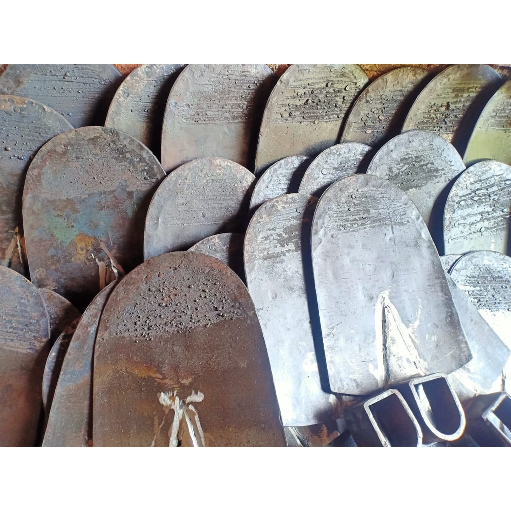 Cangkul Tradisional Baja Asli - Pacul Buatan Pande Jawa anti lengket Kuat Dan Tajam