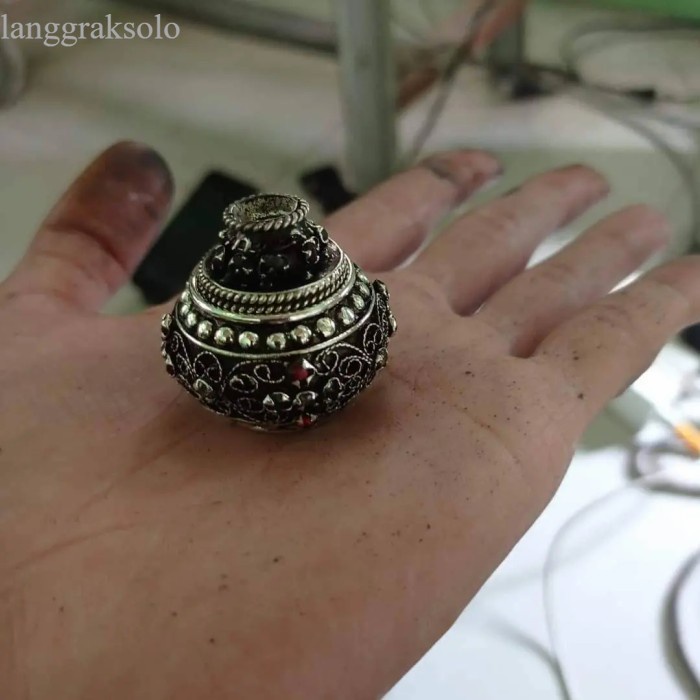 

mendak selut sangupan antik