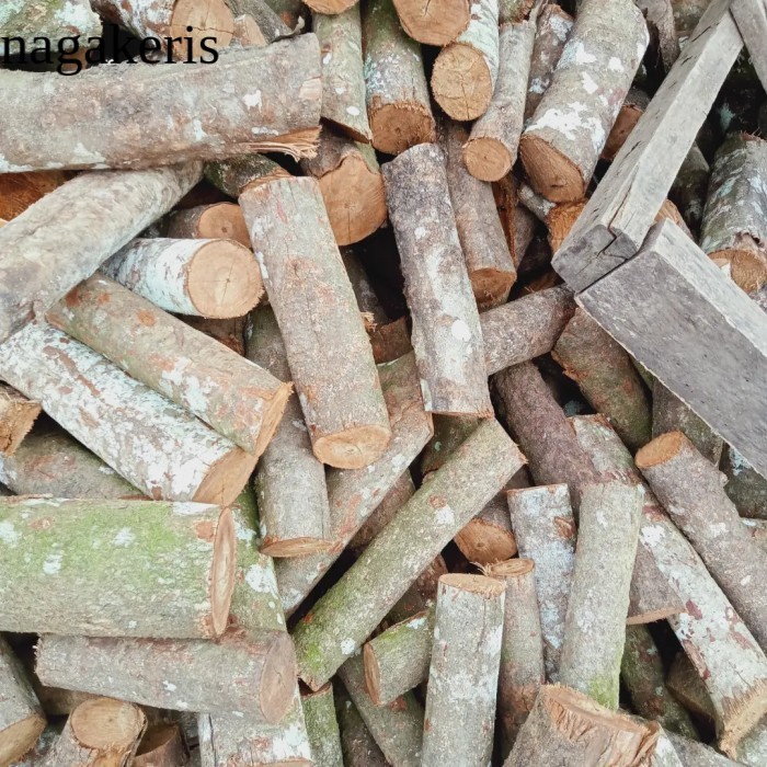 

Kayu Bakar rambutan Batangan Ukuran sekepalan tangan orang dewasa, laris