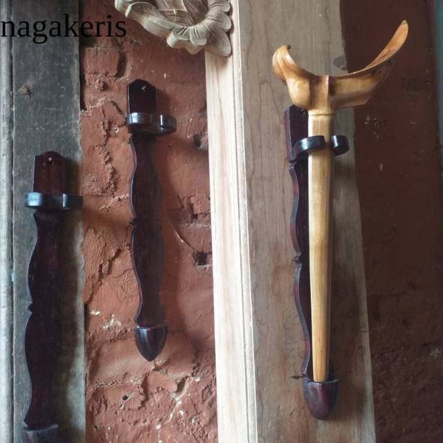 

blawong keris minimalis tempel kayu jati antik