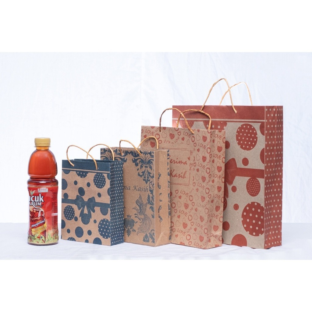 

PAPER BAG SOUVENIR WAFER KW II / PAPERBAG MOTIF KW II / TAS KERTAS PERNIKAHAN KADO KW II