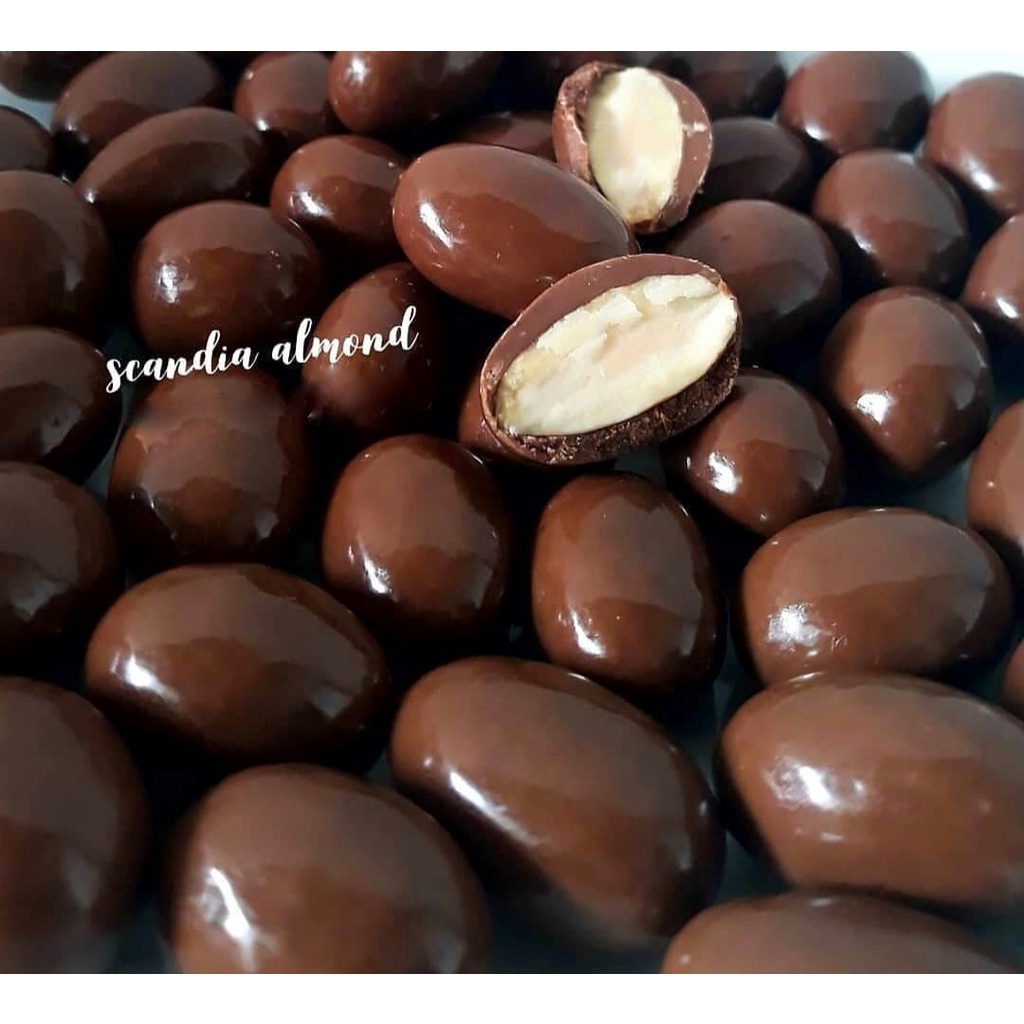 

Cokelat Almond Scandia 250gr Coklat Susu isi Kacang Almond lebih tebal Silverqueen delfi Cadbury