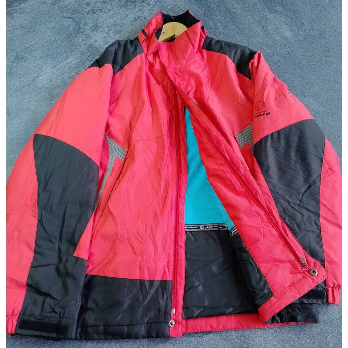 JAKET SPORT OUTDOOR PRIA WARNA BLACK AND RED BRAND FUZZO SIZE XXL