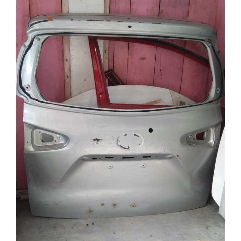 Pintu bagasi toyota Sienta