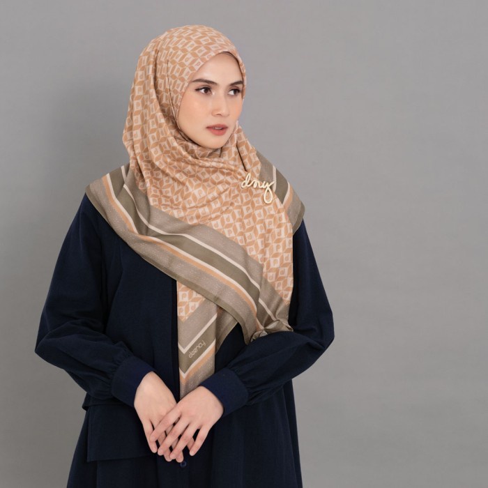 Hijab Motif Segi Empat Deenay Monogram Series VoL.2 - navy