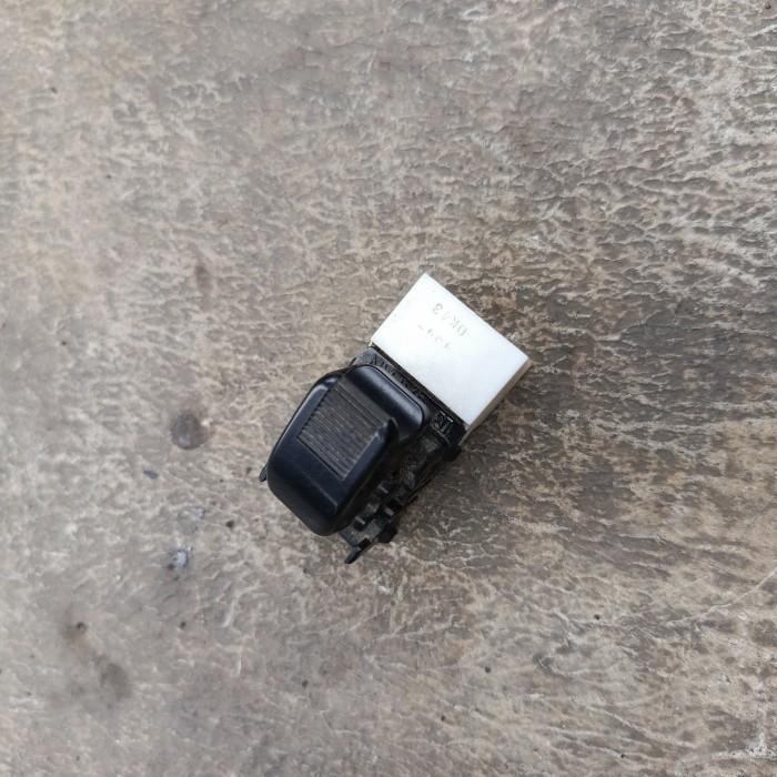 Switch saklar tombol power window kaca pintu penumpang avanza xenia lama original copotan