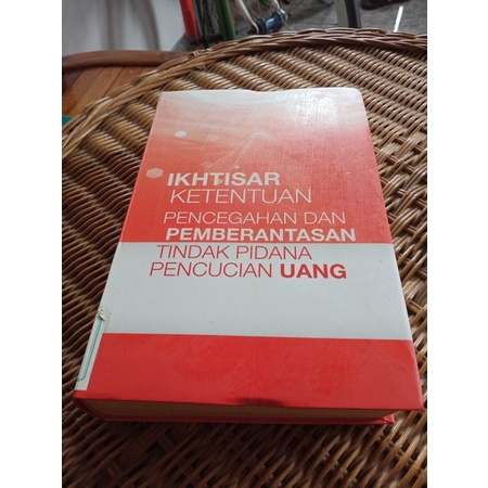 IKHTISAR KETENTUAN PENCEGAHAN DAN PEMBERANTASAN TINDAK PIDANA PENCUCIAN UANG