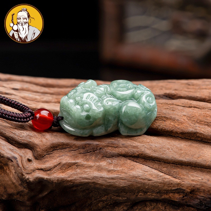 Dengan Sertifikat：Natural Sebuah jadeite, liontin Pixiu kecil.