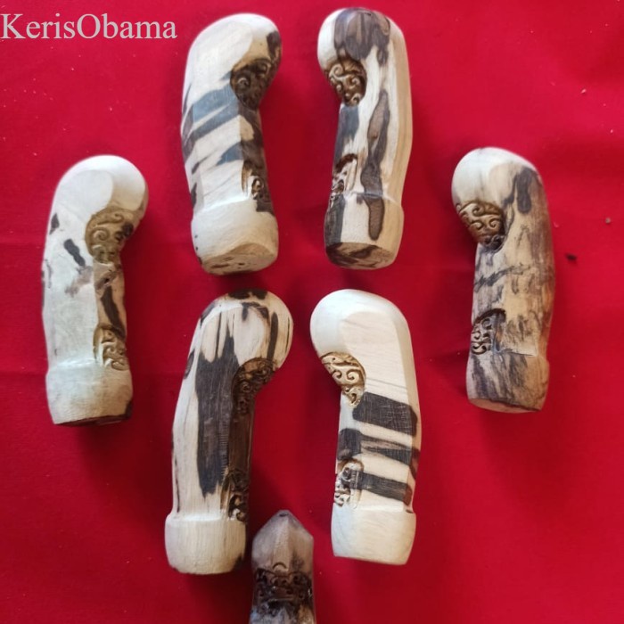 Deder keris kayu timo antik