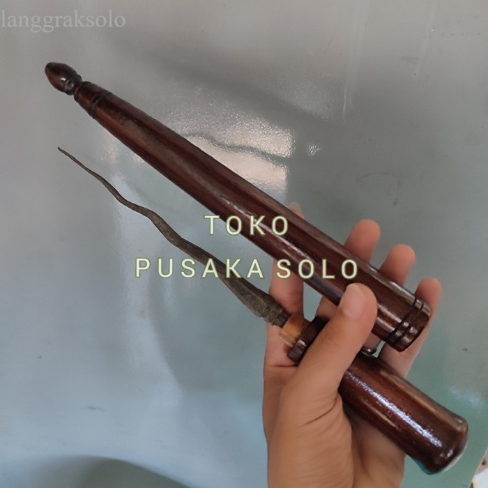 

TONGKAT KOMANDO SEDANG ISI CACING KENIL antik